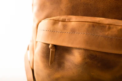 MOCHILA DE COURO JD-CRAZY HORSE CARAMELO