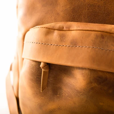 MOCHILA DE COURO JD-CRAZY HORSE CARAMELO