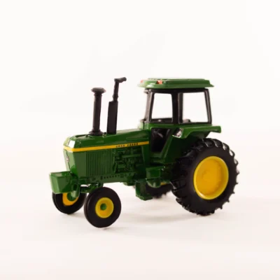 DEERE SOUNDGARD TRACTOR