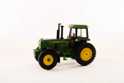 JDVINTAGE TRACTOR WITH CAB