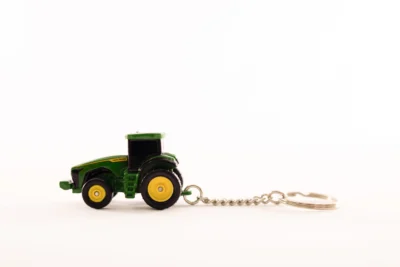 JD 8R 410 TRACTOR KEYCHAIN