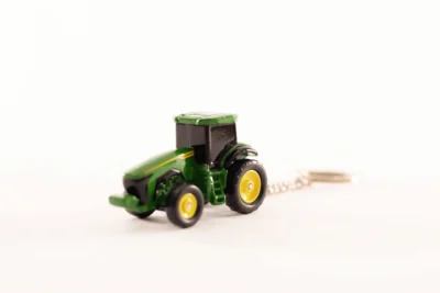 JD 8R 410 TRACTOR KEYCHAIN - Imagem 2